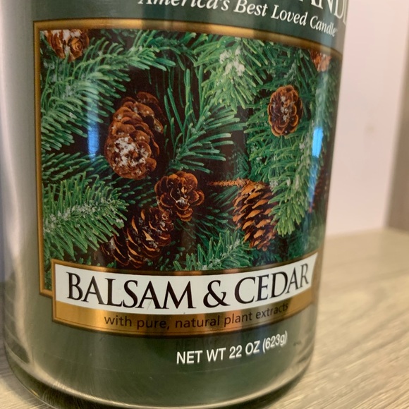 NEW Yankee Candle 2-Wick Balsam & Cedar Scent from Festive Fragrance Collection - Picture 3 of 9